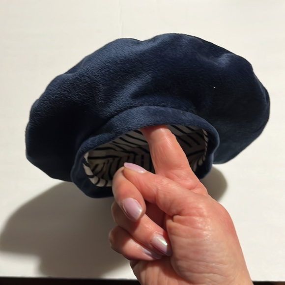 House of MacGregor | Velvet Beret Hat - Picture 4 of 6